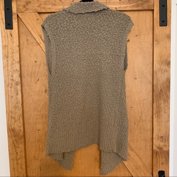 Sleeveless Cardigan - Picture 3 of 5